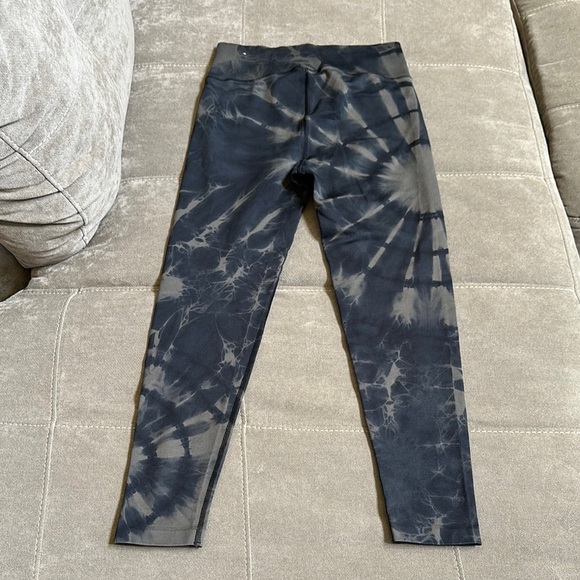 Aerie Kids Charcoal Tie-Dye Leggings - Picture 3 of 7